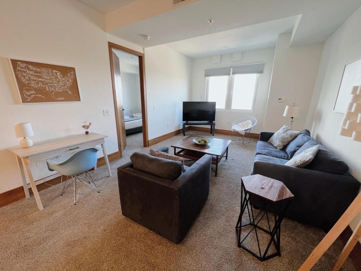 גרנדוויל 2Br Suite At The Grand Castle Pool Gym & Parking מראה חיצוני תמונה